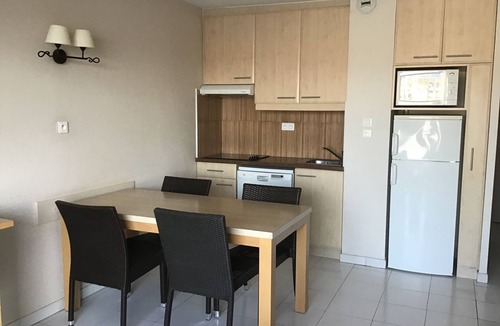 Frejus Plage Apartment | CAP HERMES - PORT FREJUS T2/3 -4pers: port plage piscine- terrace vue - garage