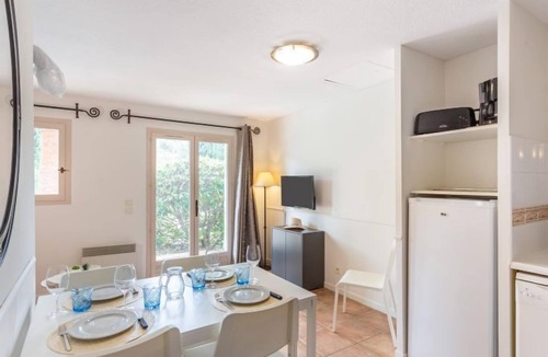 Cavaliere Beach Apartment | Cap Nègre : Domaine de la Pinède by Interhome