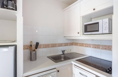Cavaliere Beach Apartment | Cap Nègre : Domaine de la Pinède by Interhome
