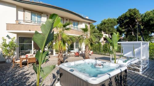 Lido di Camaiore Villa | CASA AMARE 4&2, Emma Villas