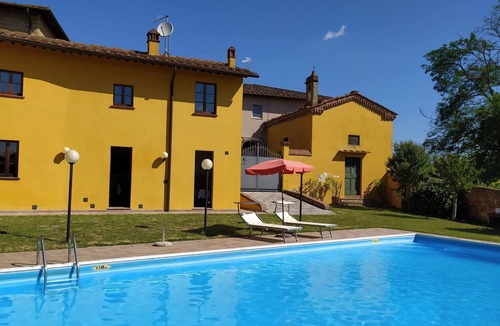 Marti House | CASA DANTE Independent farmhouse, private garden fenced, swimming pool for exclusive use.