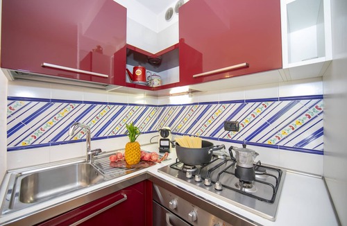 Colombare Apartment | Casa Emma - Garden, Pool and Garage, Sirmione, Italy