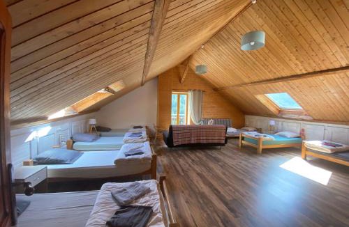Molines-en-Queyras Bed & Breakfast | CASA-Gondolier Loft chambre pour 7 personnes