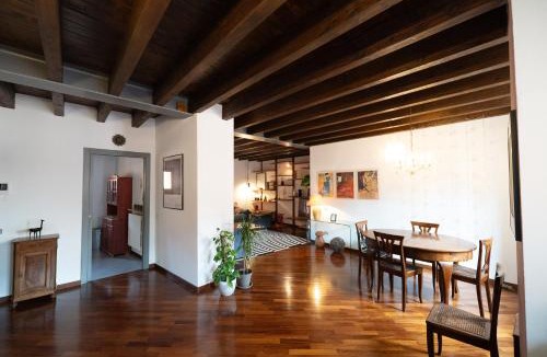 Como City Centre Apartment | Casa LIV