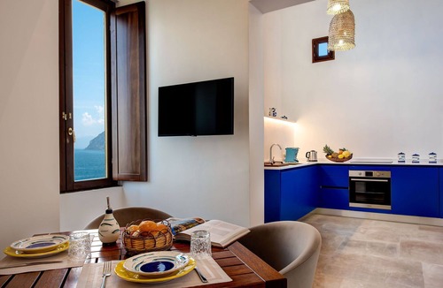 Vico Equense Apartment | CASA ROSADA - Spectacular Waterfront Villa with Pool and View of Mount Vesuvius