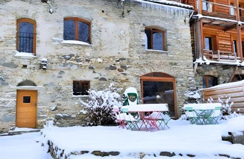 Molines-en-Queyras Bed & Breakfast | CASA-Salon Bella Ciao Suite pour 5 personnes