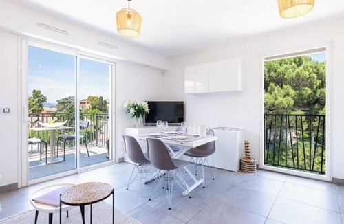 Saint-Tropez City Centre Apartment | Casita 4 - Appartement with swimming pool, gym & parking