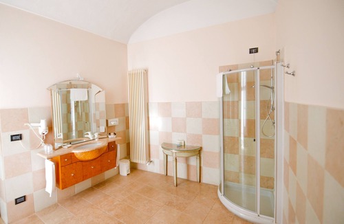 Costigliole Saluzzo Hotel | Castello Rosso