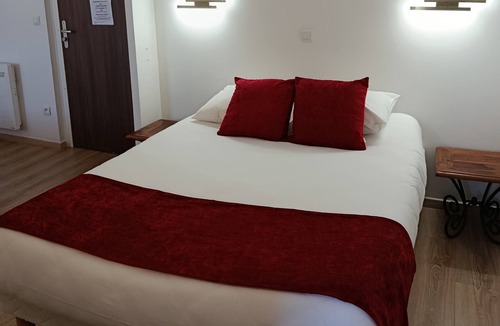 Digne-les-Bains Hotel | Central Family Room | Walk to Historic Town Sites | 1.8mi to Lake Swim Basin