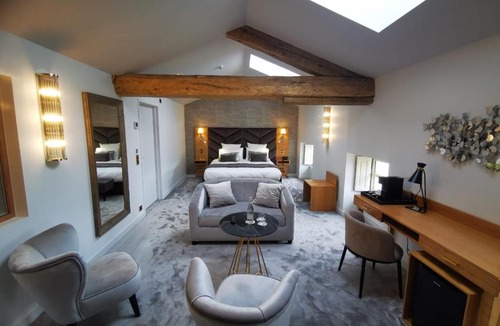 Varilhes Hotel | Château de Longpré