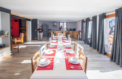 Puy-Saint-Vincent Ski Chalet | Chalet 11 ch.de 15 to 28 pers, spa, pool bath/wc balcony fireplace, private parking