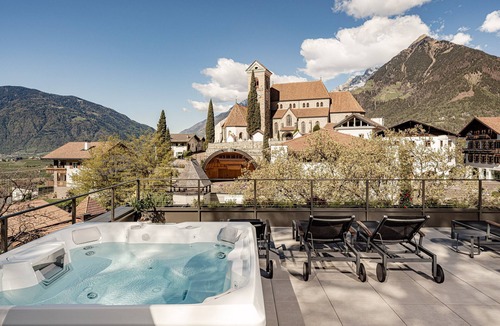 Schenna Apartment | Chalet Apartment Dora – Central, Spacious & Mountain Views in Schenna