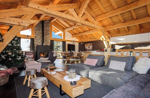Montgenevre Ski Chalet | Chalet Cerf Blanc - 6 bedrooms - ideal 10 to 16 people - skilockers on slopes