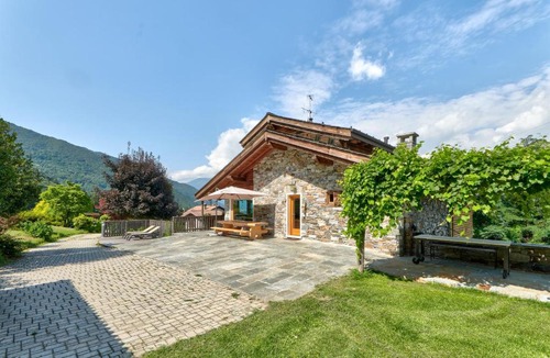 Colico Piano Ski Chalet | chalet con piscina e vista panoramica