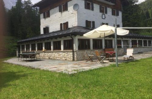 Misurina Ski Chalet | Chalet Cortina for families & friends