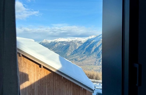 Risoul Ski Chalet | Chalet du Cerf Blanc Risoul 1850 New, bay window on terrace, 200m from the slopes