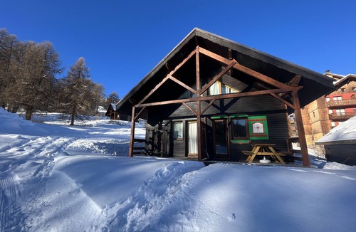 Risoul Ski Chalet | Chalet in front of the slopes at RISOUL 1850