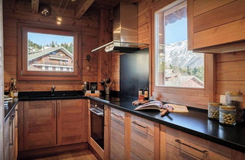 Saint-Etienne-de-Tinee Ski Chalet | Chalet L'Evidence -Explore Mercantour and relax in the sauna - OVO Network