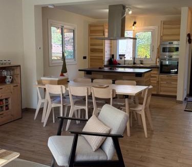 Enchastrayes Ski Chalet | Chalet La Huette