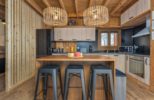 Saint-Apollinaire Ski Chalet | Chalet le Saint-Apo on the heights of Lac de Serre-Ponçon