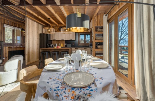 Saint-Apollinaire Ski Chalet | Chalet le Saint-Apo on the heights of Lac de Serre-Ponçon