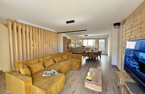 Les Claux Ski Chalet | Chalet, parking, tv, ski locker, 115m², Vars