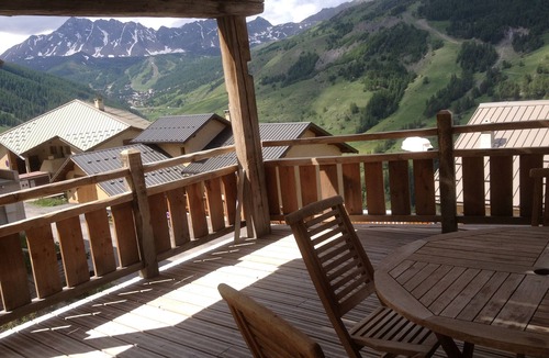 Vars Ski Chalet | Chalet with superb view of the estate