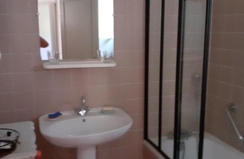 Salernes House | Chambre 13m2 avec salle de bains privative, campagne