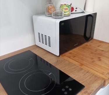 Villeneuve-les-Beziers Apartment | Chambre aménagé en studio