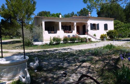 Lambesc Bed & Breakfast | Chambre d'hôtes La Pinede