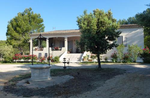 Lambesc Bed & Breakfast | Chambre d'hôtes La Pinede