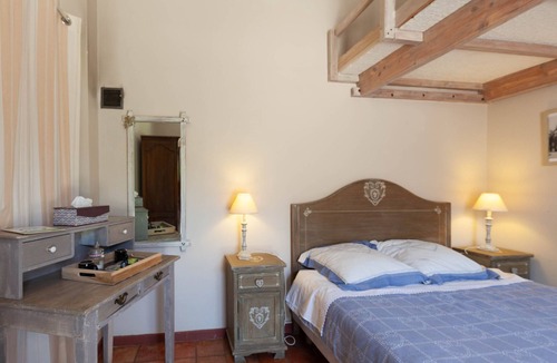 Ensues-la-Redonne Bed & Breakfast | Chambre d'hôtes les 5 calanques – Cozy Room Surrounded by Nature and Sea