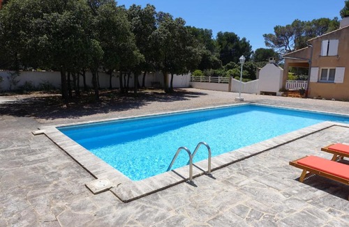 Cavaillon Bed & Breakfast | Chambre dans maison provençale avec piscine
