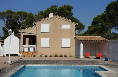 Cavaillon Bed & Breakfast | Chambre dans maison provençale avec piscine