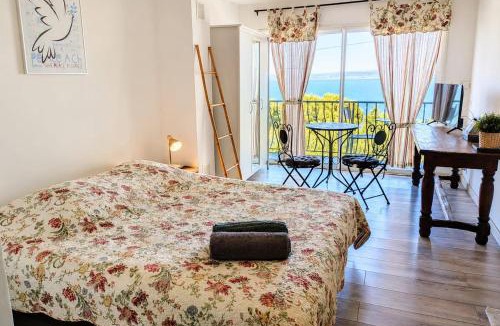 Istres Bed & Breakfast | Chambre en Provence balcon et vue calme