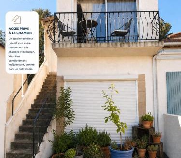 Istres Bed & Breakfast | Chambre en Provence balcon et vue calme
