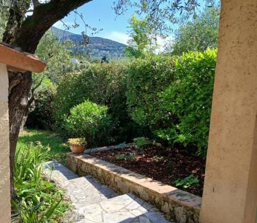 Grasse House | chambre indépendante avec salle de bains privative