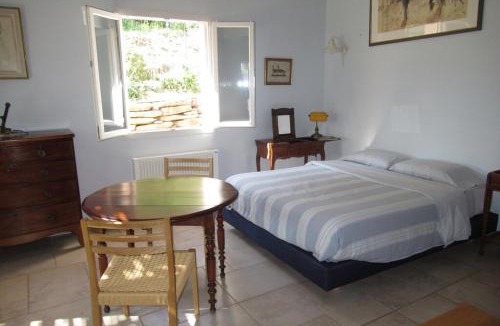 Pierrefeu-du-Var House | Chambres d'hôtes au temps des cerises
