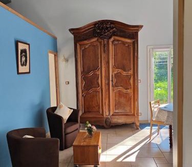 Pierrefeu-du-Var House | Chambres d'hôtes au temps des cerises