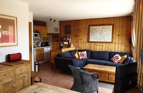 Chantemerle Apartment | CHANTEMERLE: 2-level, 4 BR/2BA, equipped, wifi, 7 min to ski lifts