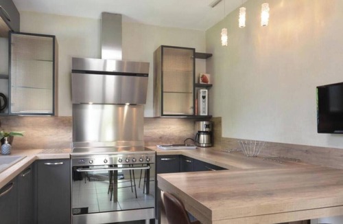Saint-Saturnin-les-Avignon Villa | Charming villa with heated pool Avignon