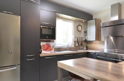 Saint-Saturnin-les-Avignon Villa | Charming villa with heated pool Avignon