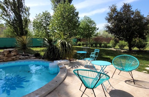 Saint-Saturnin-les-Avignon Villa | Charming villa with heated pool Avignon
