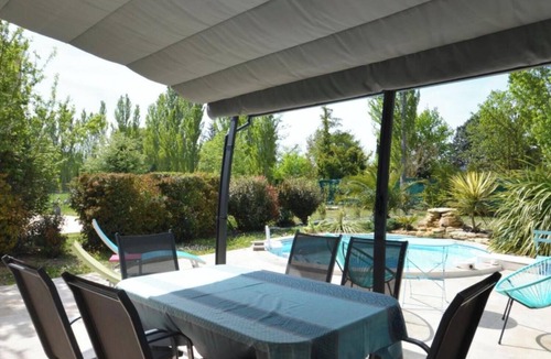 Saint-Saturnin-les-Avignon Villa | Charming villa with heated pool Avignon