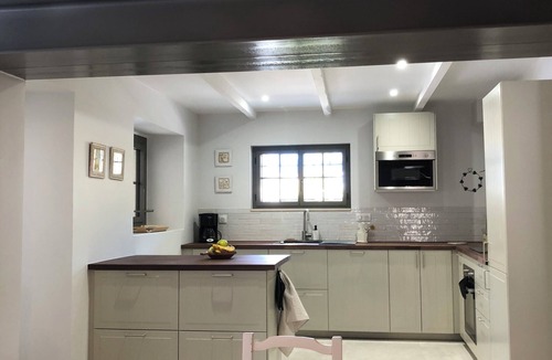 Saint-Quentin-la-Poterie House | Character house with swimming pool, 5 min walk from village center
