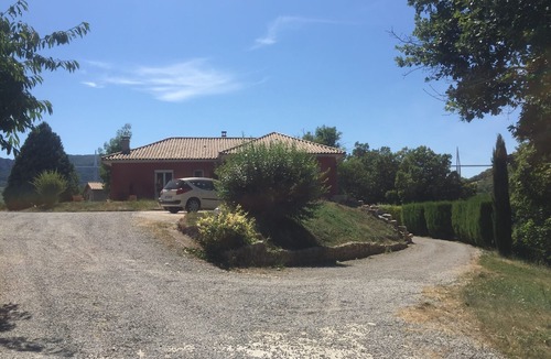 Creissels Apartment | Character apartment in Millau Creissels overlooking the Viaduct