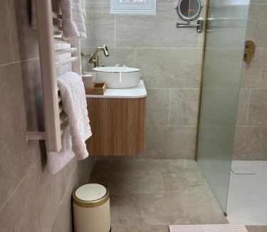 Carros Apartment | CHARMANT 2 PIECES DANS VILLA INDIVIDUELLE TERRASSES JARDIN