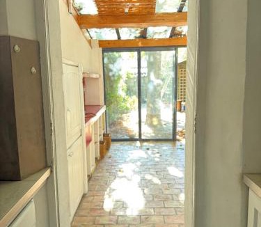 8th Arrondissement Bed & Breakfast | Charmante maison authentique et paisible entre mer et callanques