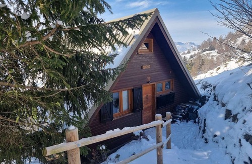 Saint-Michel-de-Chaillol Ski Chalet | Charming chalet for 6 with fireplace and pets allowed
