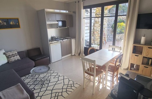Saint-Andre-de-la-Roche Apartment | Charming 3-room apartment on the ground floor of a villa with sea view, 15 minutes from the center of Nice